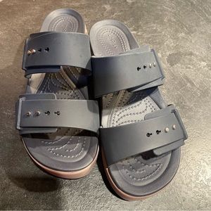 CROCS - size 7 Brooklyn Wedge Buckle Style